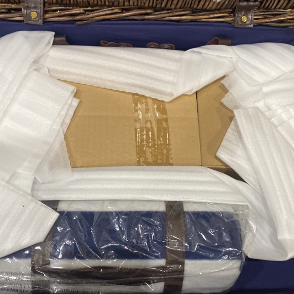 Pottery barn picnic basket - Picture 5 of 16